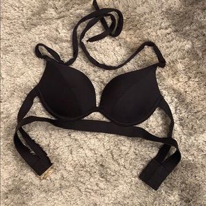 Victoria’s Secret bombshell push-up bikini top